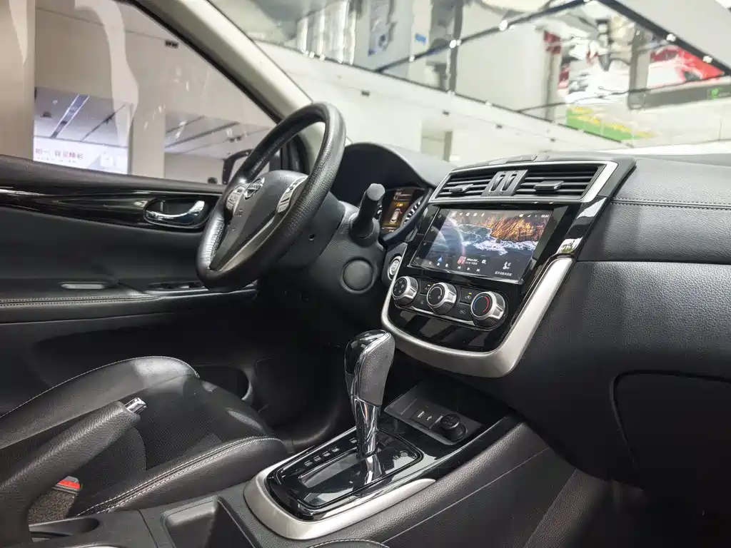 Nissan Tiida 2022 — фото 14