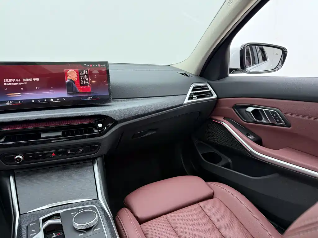 BMW 3 Series 2025 — фото 13