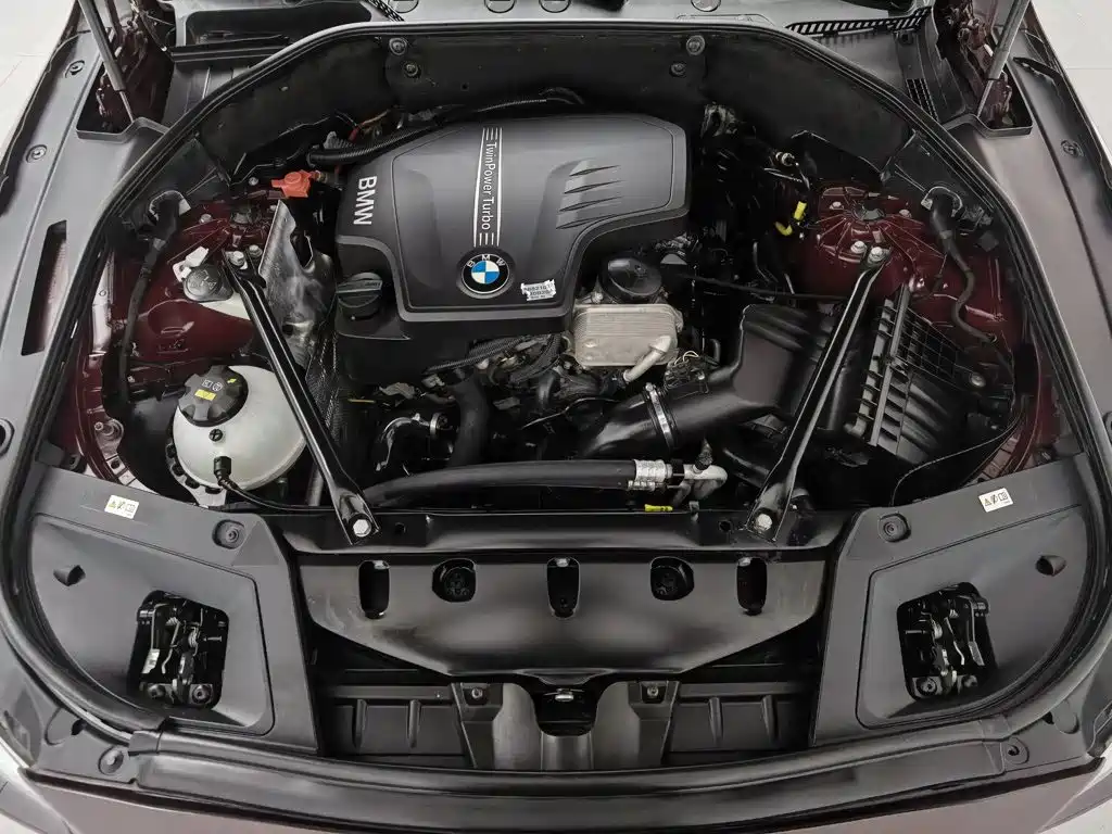 BMW 5 Series GT 2015 — фото 6