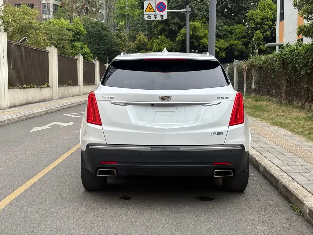 Cadillac XT5 2018 — фото 16