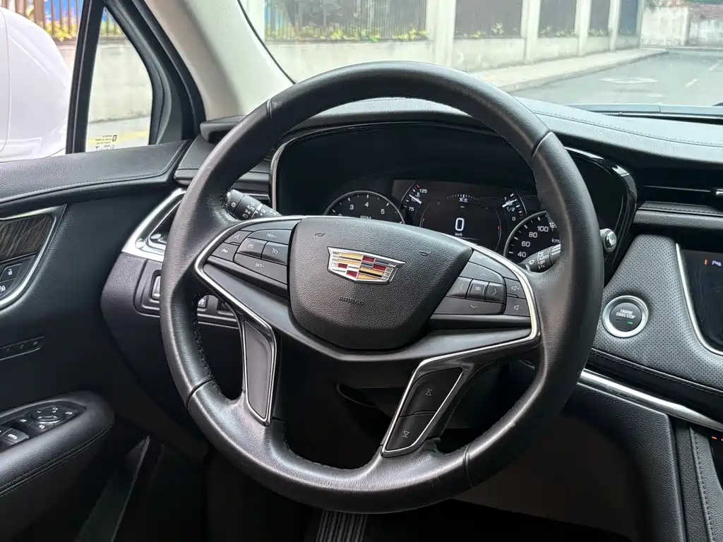 Cadillac XT5 2018 — фото 13