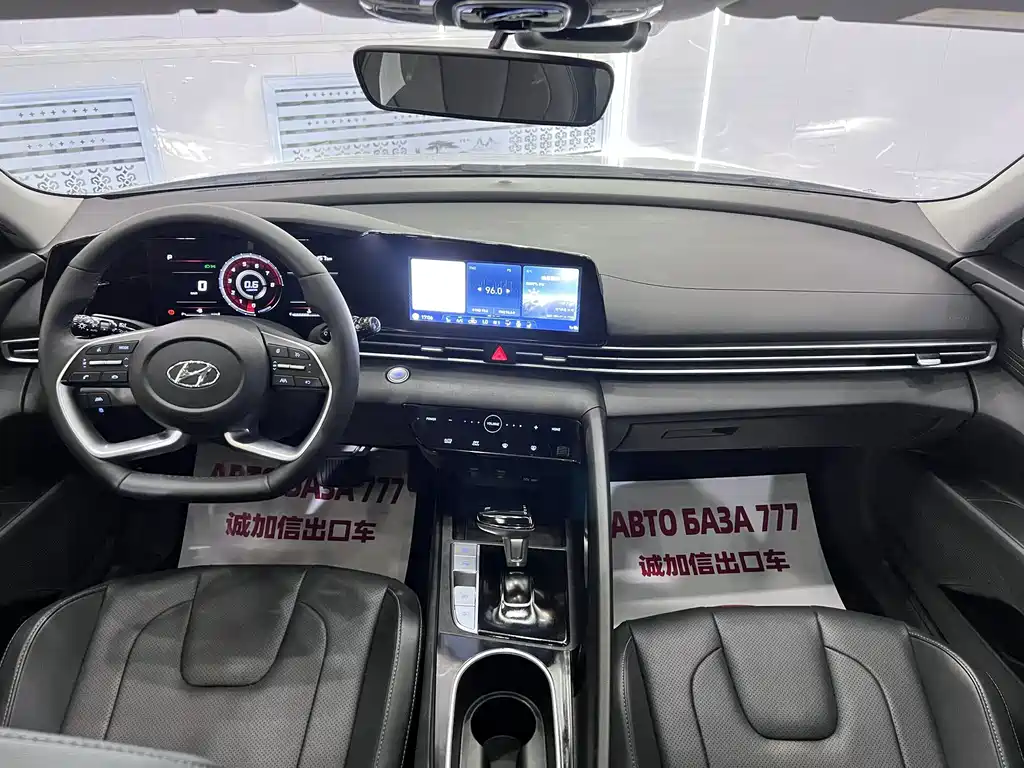 Hyundai Elantra 2023 — фото 14
