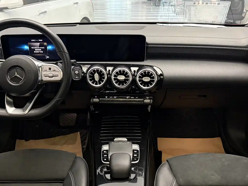 Mercedes-Benz A-Class 2018 — фото 10