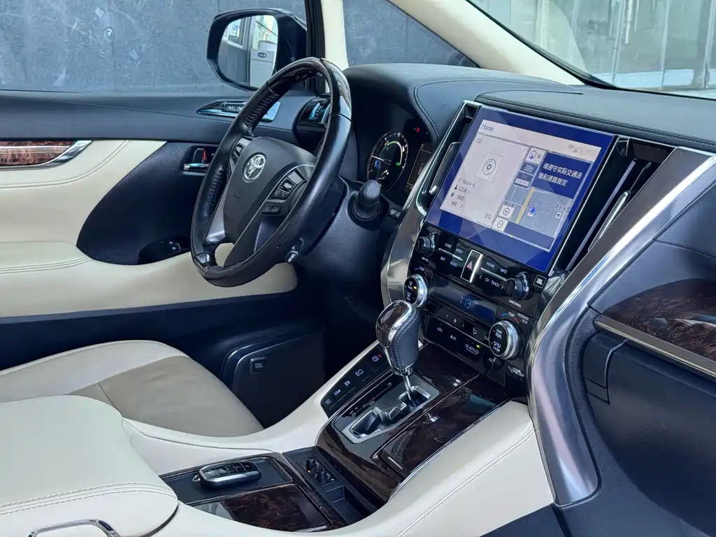 Toyota Alphard 2021 — фото 15