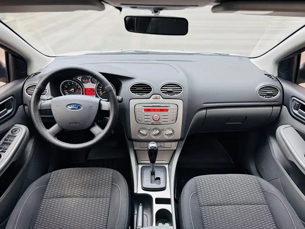 Ford Focus 2016 — фото 10
