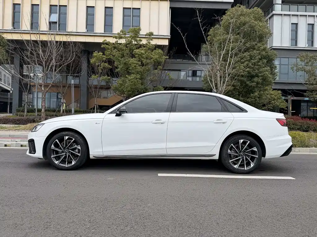 Audi A4L 2023 — фото 10