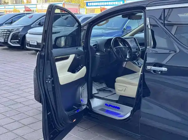 Toyota Alphard 2021