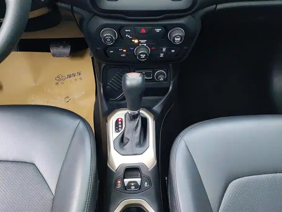Jeep Renegade 2018 — фото 16