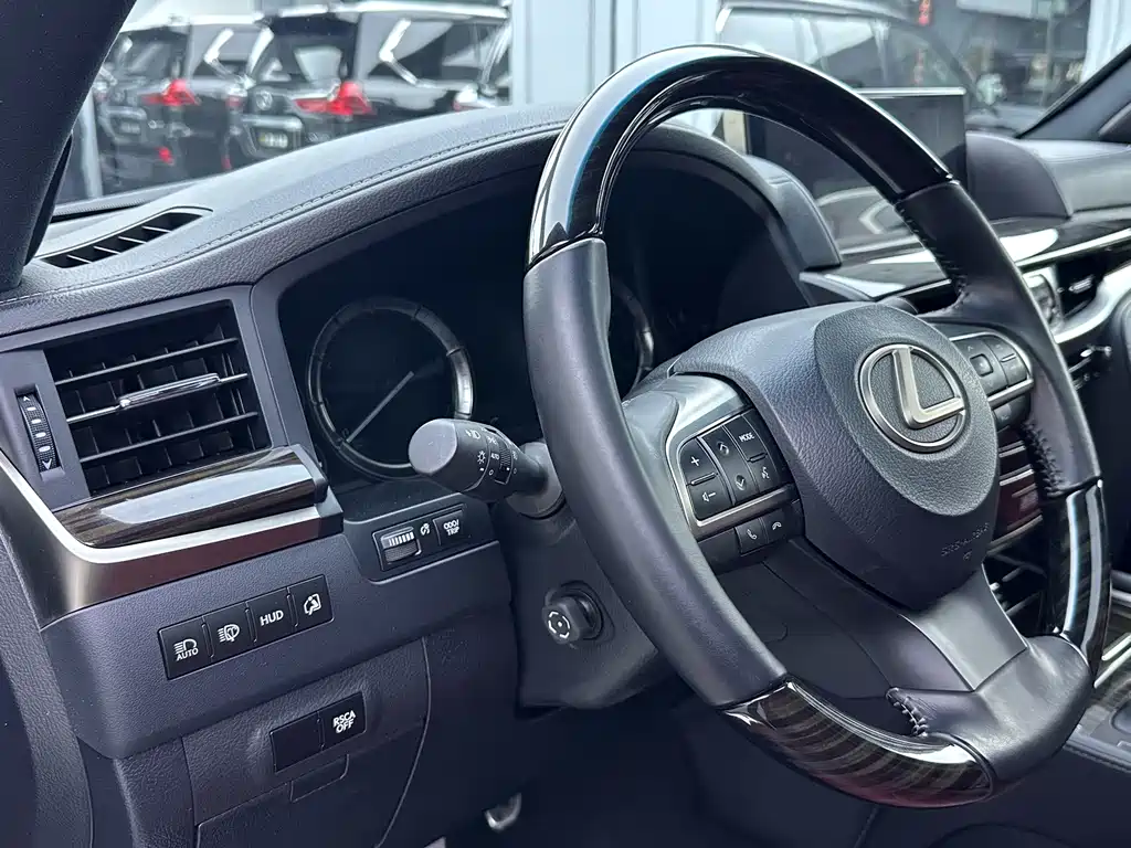 Lexus LX 2023 — фото 19