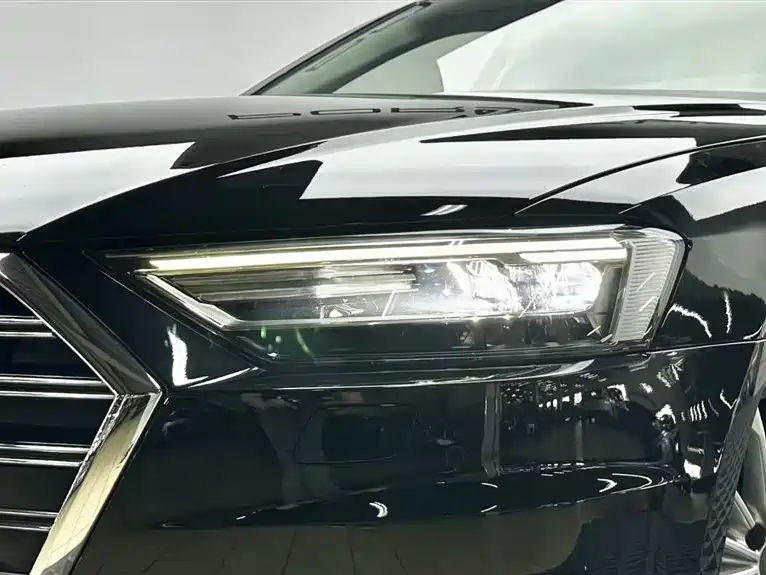 Audi A8 2020 — фото 8