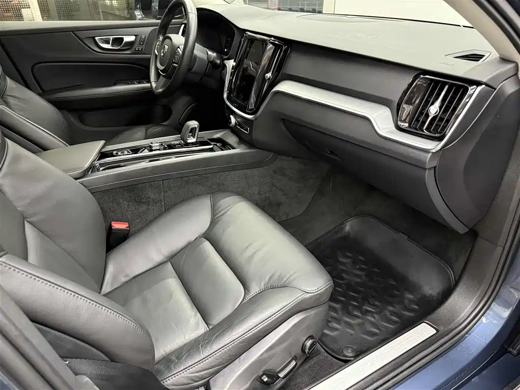 Volvo S60 2022 — фото 11