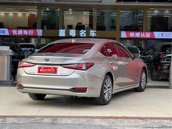 Lexus ES 2020