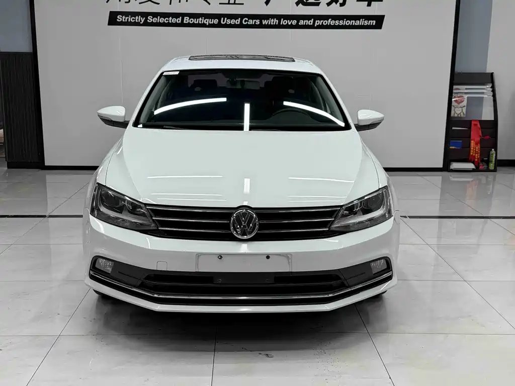 Volkswagen Sagitar 2016