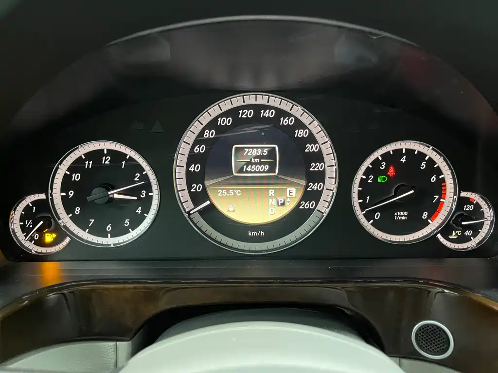 Mercedes-Benz E-Class 2012 — фото 13