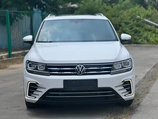Volkswagen Tiguan L Plug-In Hybrid 2021