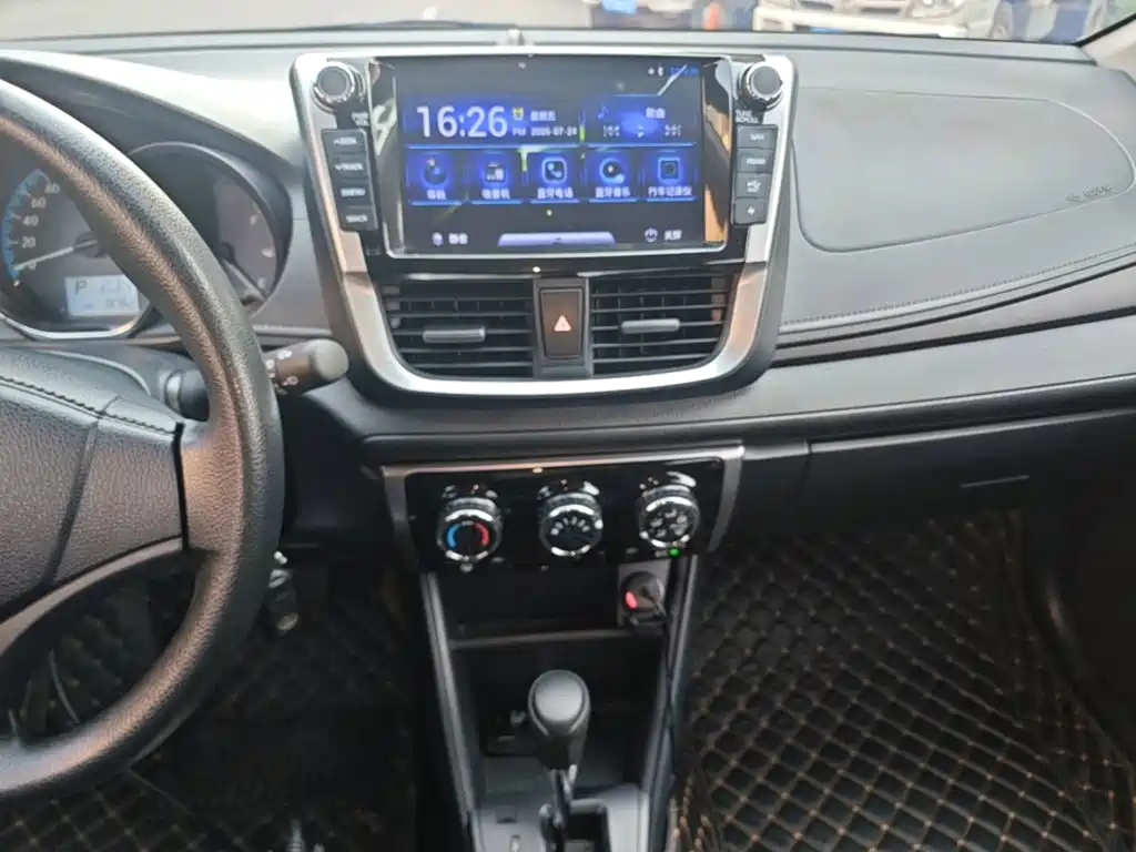 Toyota Yaris L 2019 — фото 13