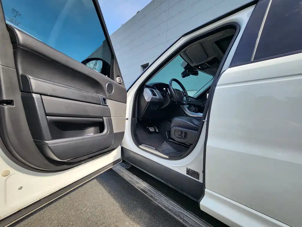 Land Rover Sport 2021