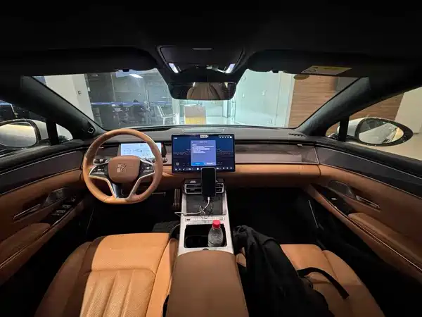 BYD Han L 2025