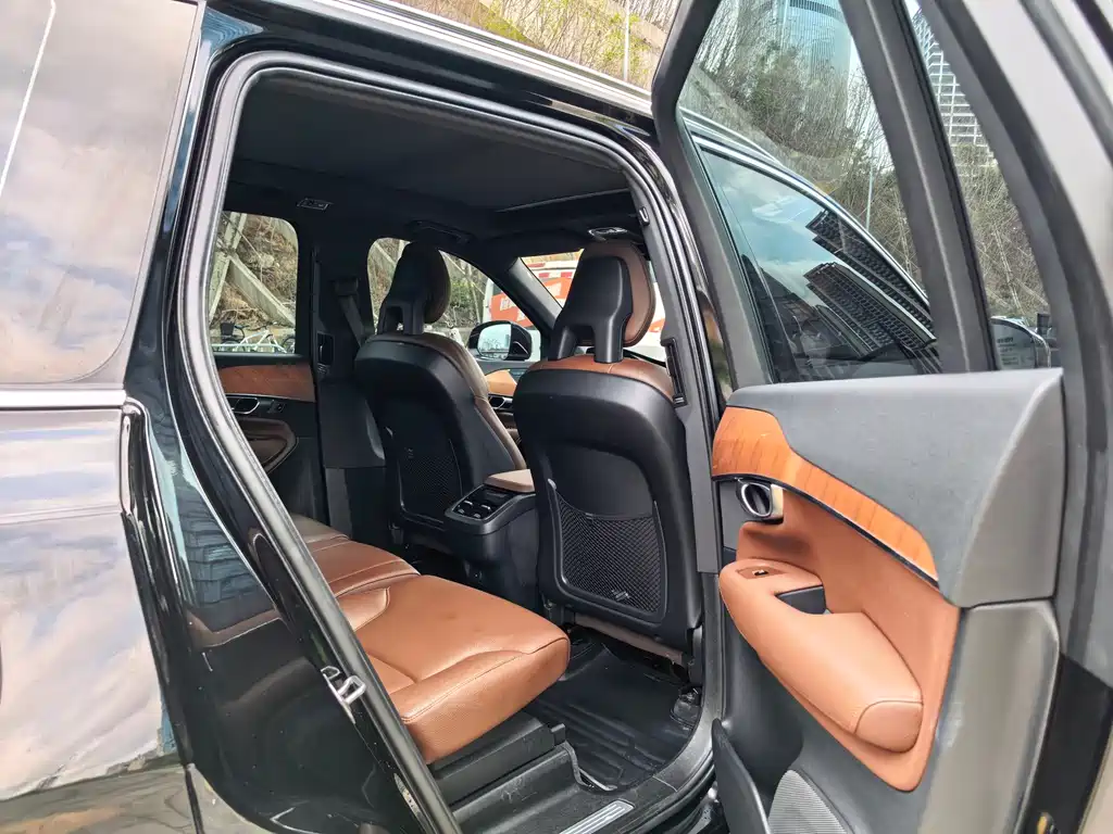 Volvo XC90 2021 — фото 11