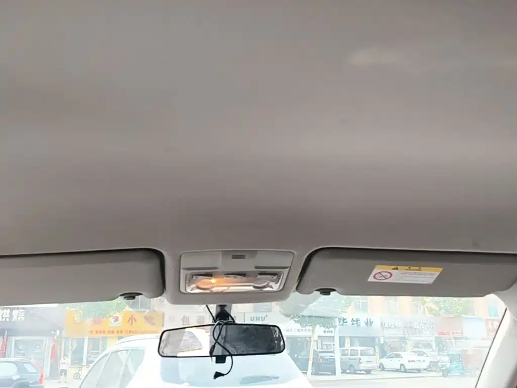 Toyota RAV4 2018 — фото 18