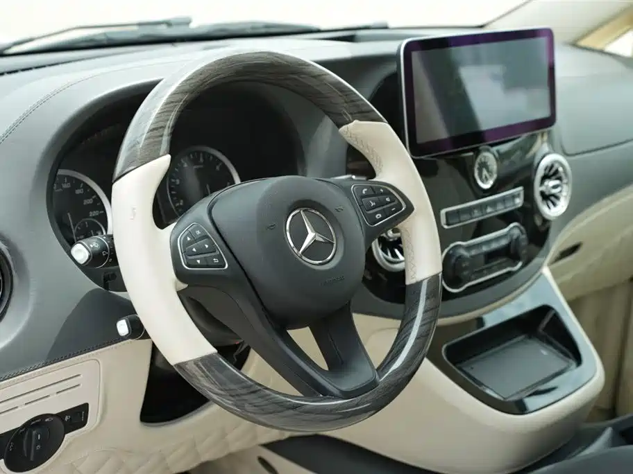Mercedes-Benz V-Class 2022 — фото 15
