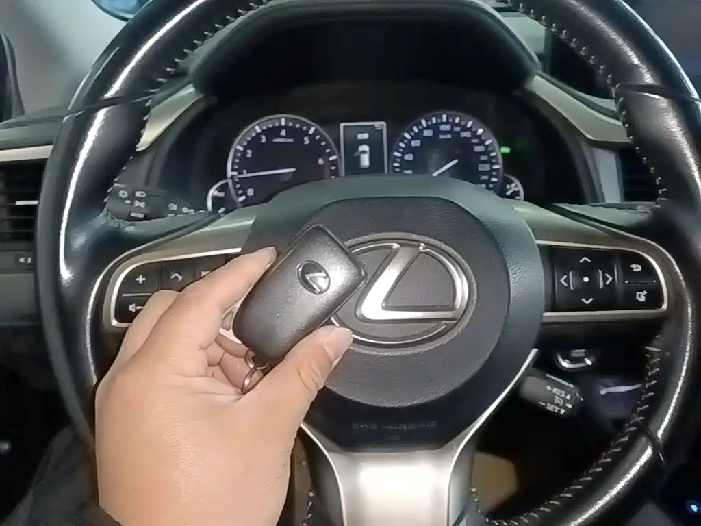 Lexus RX 2018 — фото 9