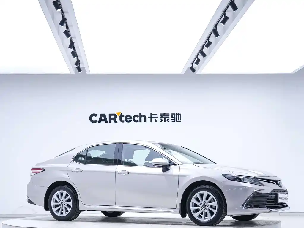 Toyota Camry 2024 — фото 6