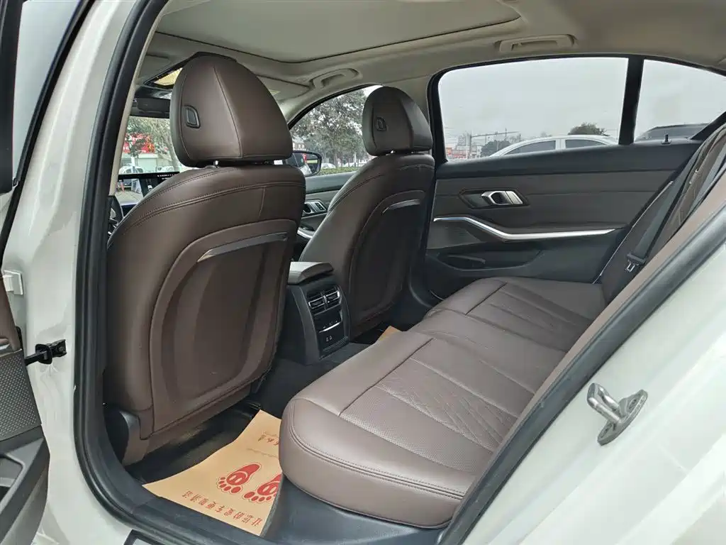 BMW 3 Series 2023 — фото 14