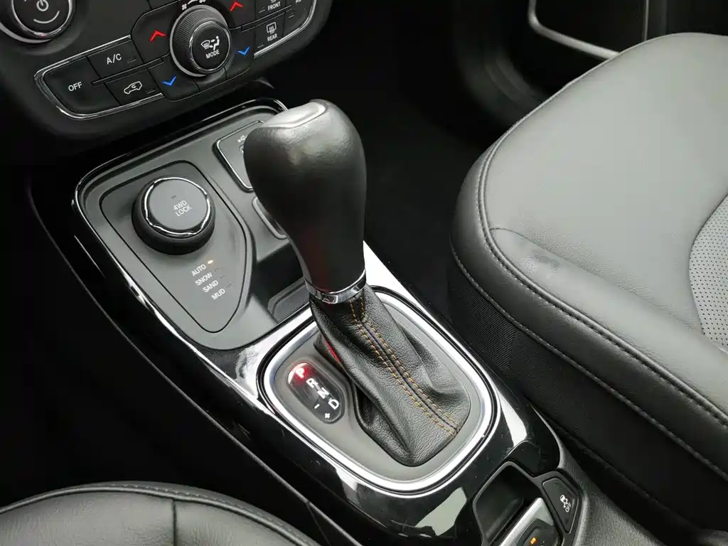 Jeep Compass 2020 — фото 13