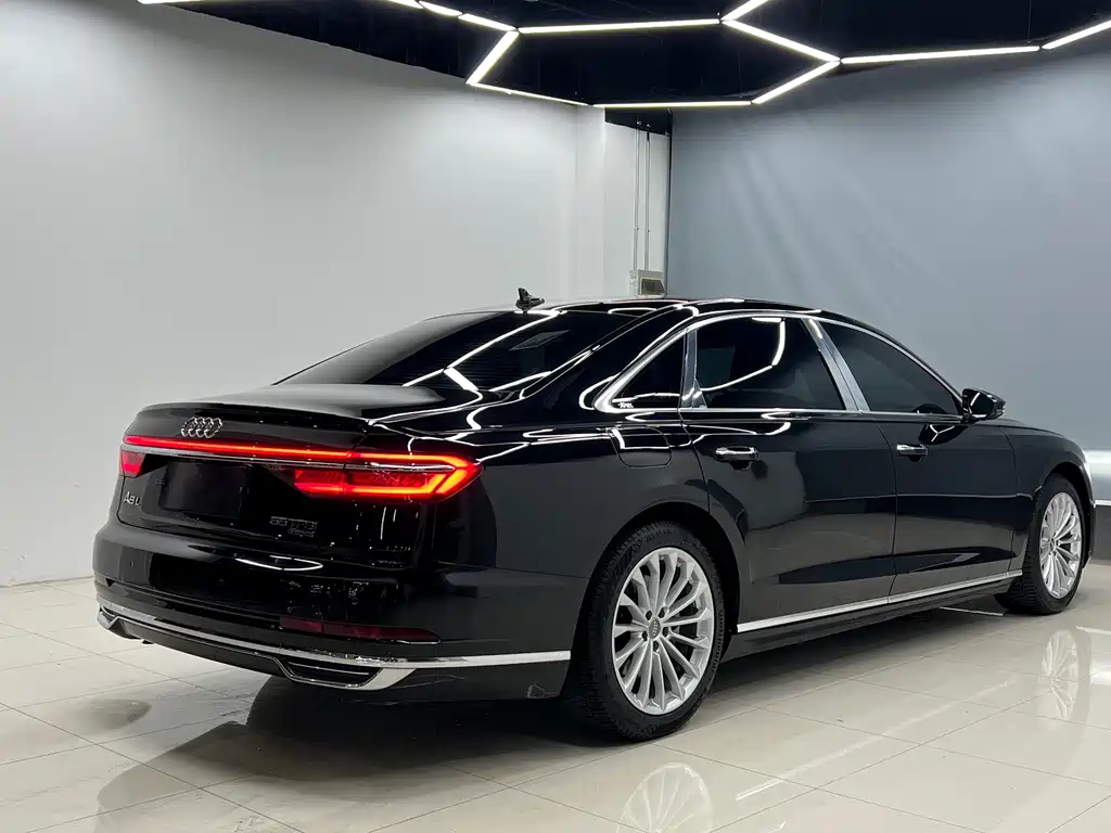 Audi A8 2020 — фото 18