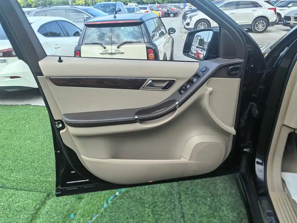 Mercedes-Benz R-Class 2011