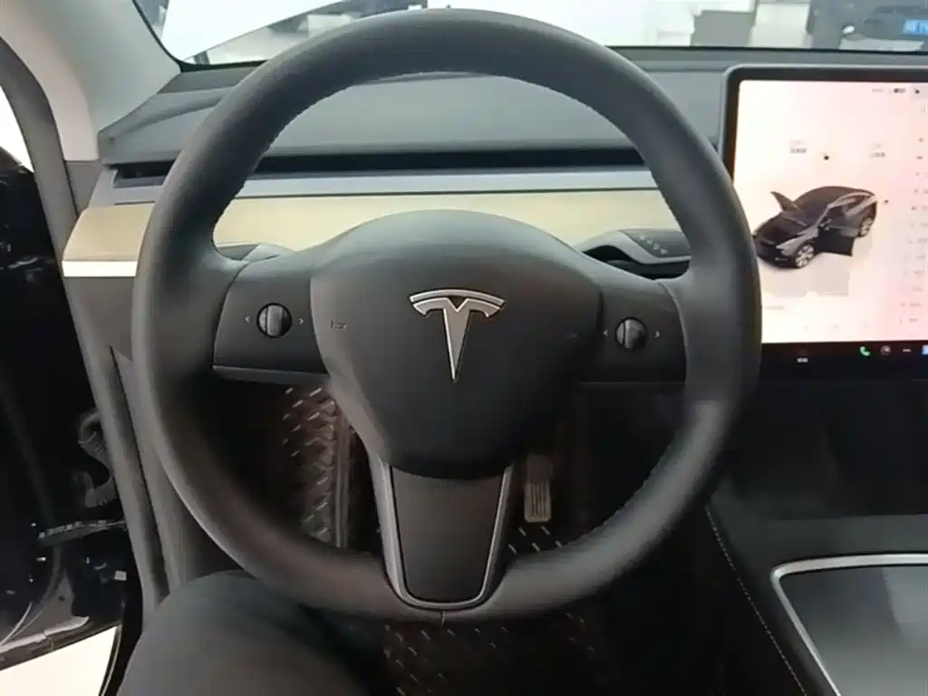 Tesla Model Y 2023 — фото 11