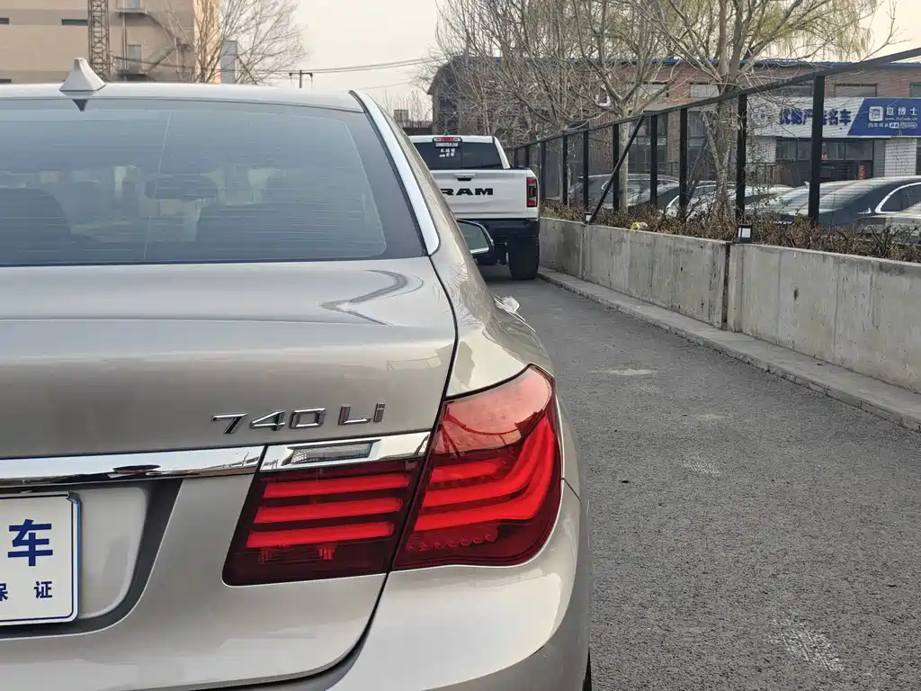 BMW 7 Series 2013 — фото 10