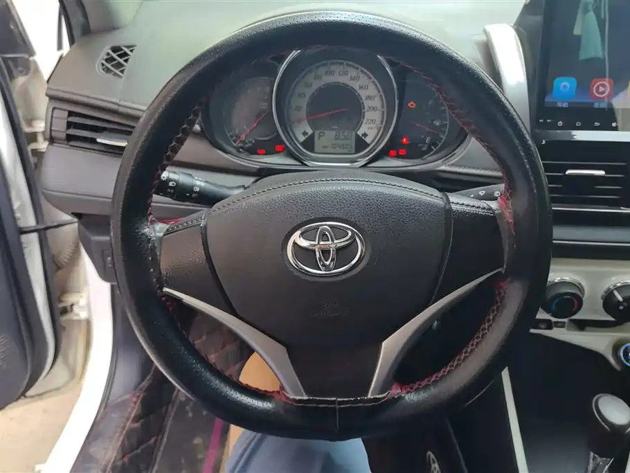 Toyota Yaris L 2015 — фото 13