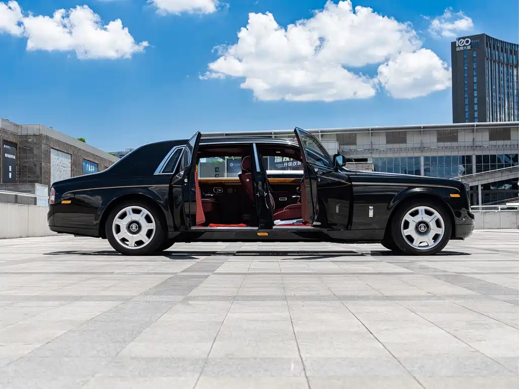 Rolls-Royce Phantom 2015 — фото 17