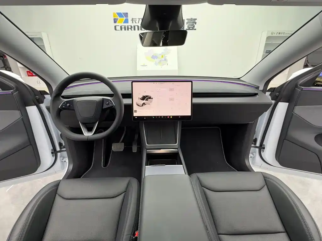 Tesla Model Y 2025 — фото 11
