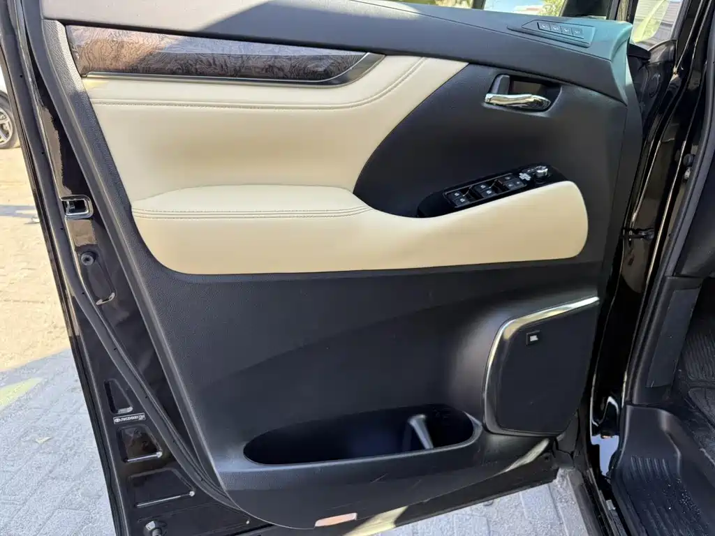 Toyota Vellfire 2020 — фото 5