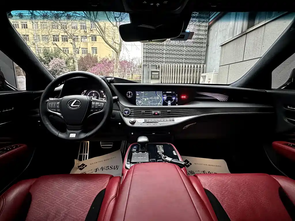 Lexus LS 2018 — фото 12