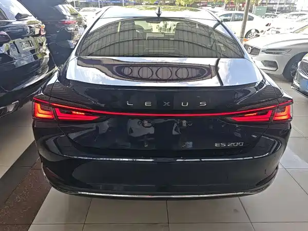 Lexus ES 2026