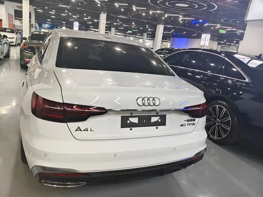 Audi A4L 2021 — фото 14