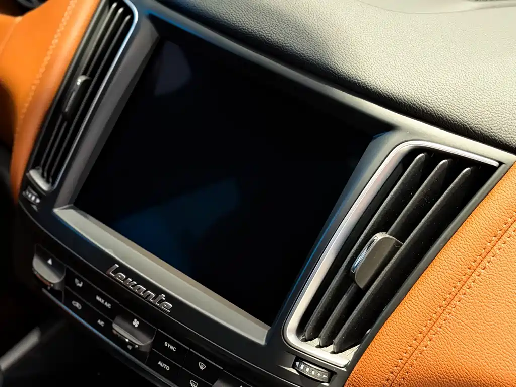 Maserati Levante 2018 — фото 19