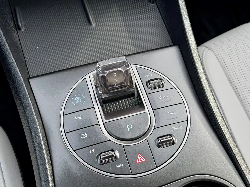 BYD Seal 05 DM-i 2025 — фото 13