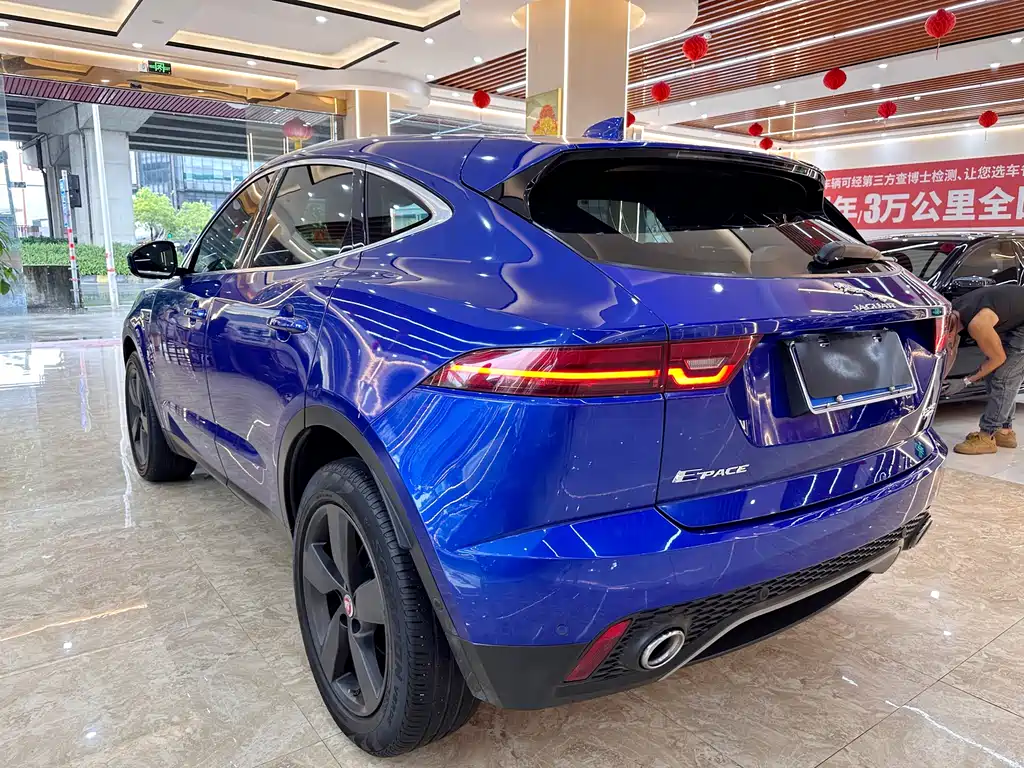 Jaguar E-PACE 2020 — фото 6