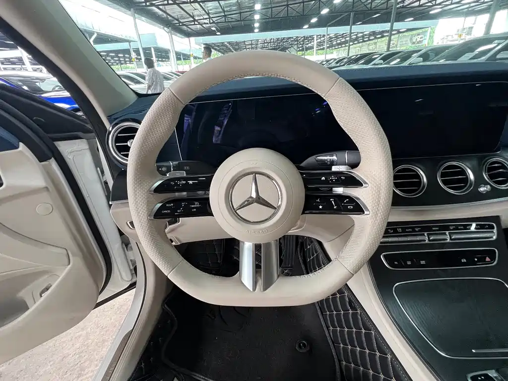 Mercedes-Benz E-Class 2023 — фото 12
