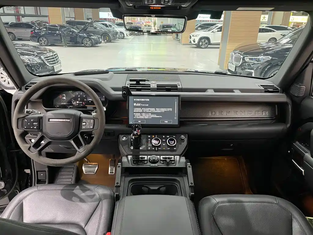 Land Rover Defender 2023 — фото 15