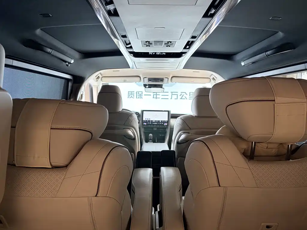 Toyota Alphard 2024 — фото 18