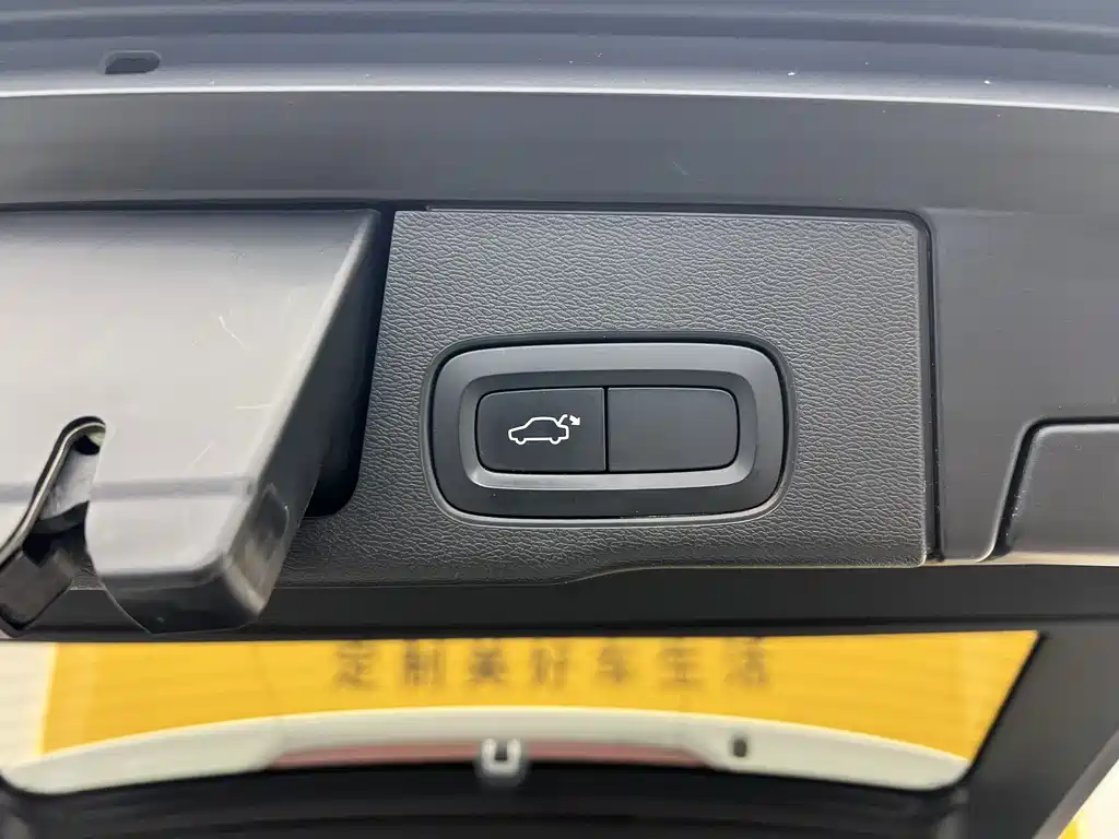 Volvo XC60 2022 — фото 19