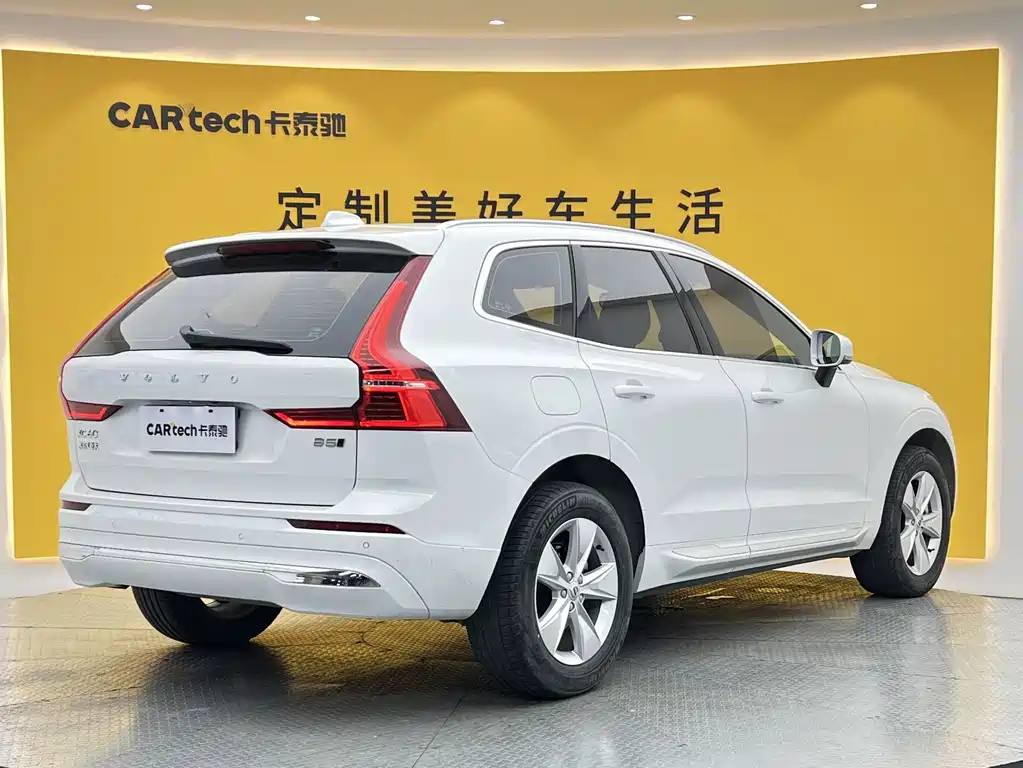 Volvo XC60 2022 — фото 22