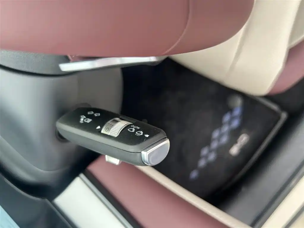 BYD Seal 07 DM-i 2025 — фото 9
