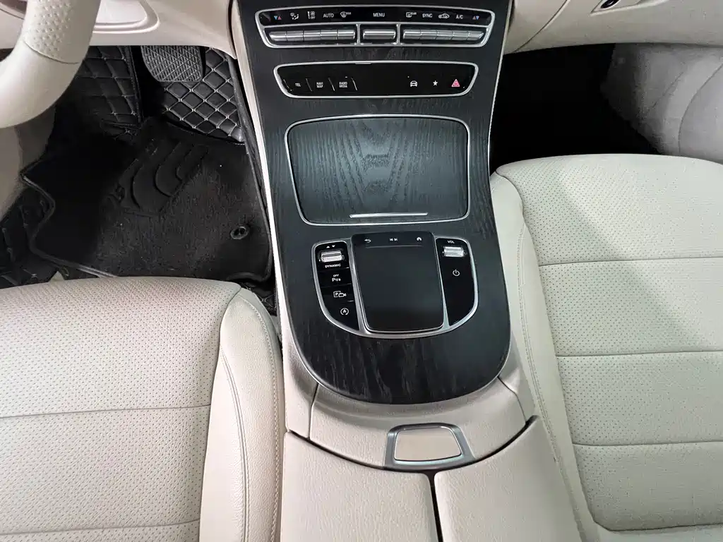 Mercedes-Benz E-Class 2023 — фото 14